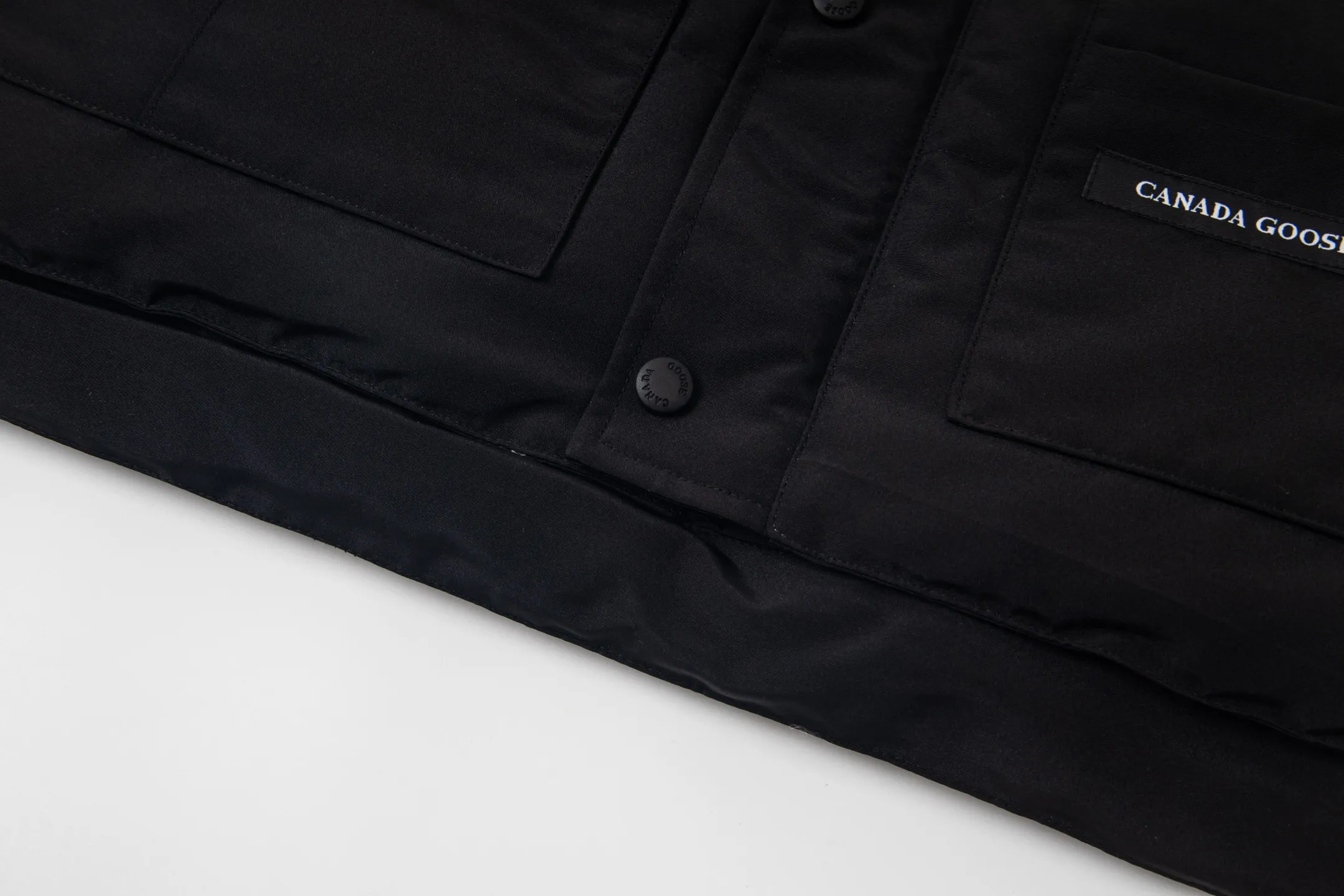 P360 Canada Goose/Canada Goose #Freestyle Crew 4154M Men’s and Women’s Vest Down# ➖ Imported Behringer embroidery machine with customized 10,000-needle embroidery logo! ➖ Imported 21-count polyester-cotton blended original fabric, using Feather-Light 10D waterproof coating fabric, made of 84.5% polyester fiber and 15.5% cotton, 100% the best feel in the entire network! ➖ The genuine official website uses the national standard 80 white duck down, and will never be misled by false claims such as 90 down or goose down! ➖ 100% nylon nylon lining with double double-layer sealing design to prevent velvet from running away. Top-grade polar fleece is used in the collar and pockets to keep warm and comfortable! ➖ Yoshida YKK provides original custom-made electroplated sliders. YKK two-way lockable zippers are tight and smooth and will not peel off paint! ➖ 3M composite original Velcro is durable, and all accessories and hardware are disassembled and customized! ⛔No slander, no exaggeration, no need for too much copywriting, because it is focused, it is professional!  SIZE: XS S M L XL XXL